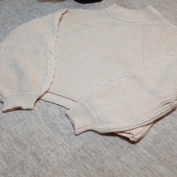 Sweaters - Picture 2 of 4